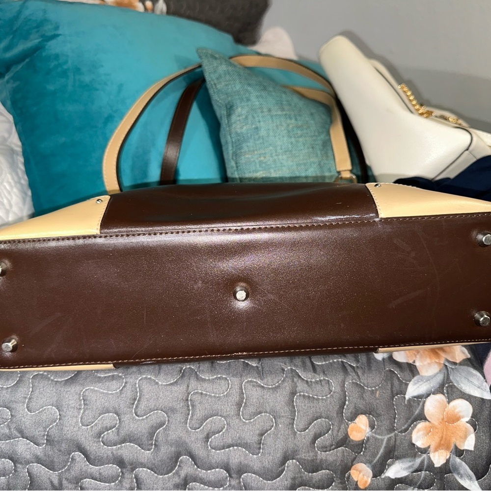 Arcadia Dark Brown Leather Interior - Picture 6 of 12